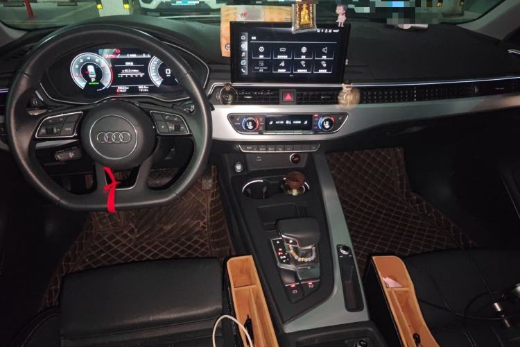 Used Audi A4L 2022 40 TFSI Luxury Dynamic Model Center Console