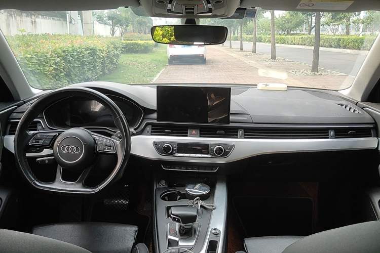 Used Audi A4L 2022 40 TFSI Luxury Dynamic Model Center Console