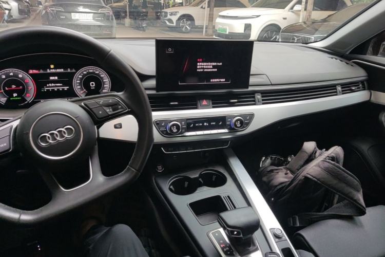 Used Audi A4L 2022 40 TFSI Fashion Dynamic Model Center Console