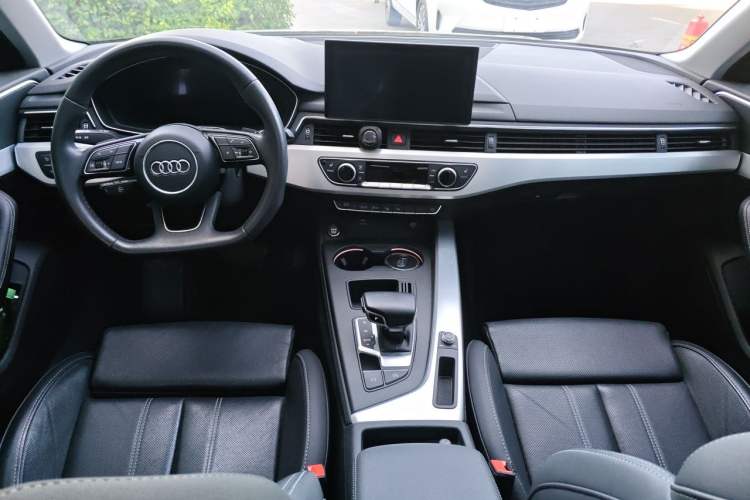 Used Audi A4L 2022 40 TFSI Luxury Dynamic Model Center Console