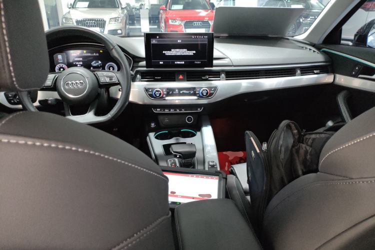 Used Audi A4L 2022 40 TFSI Luxury Dynamic Model Center Console