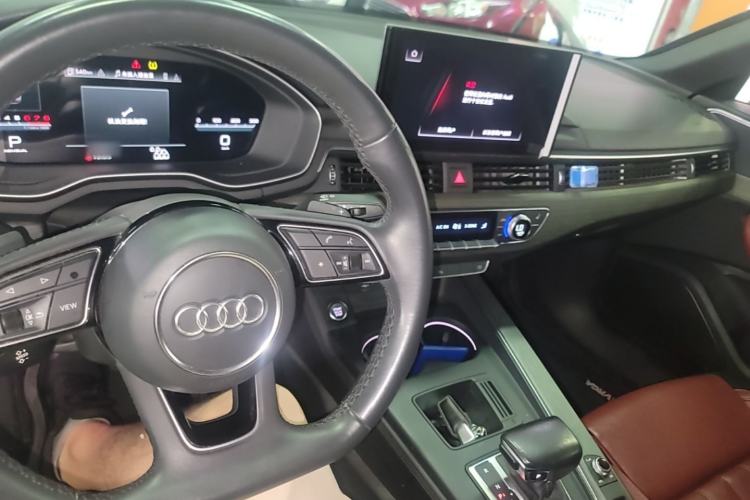 Used Audi A4L 2022 40 TFSI Luxury Dynamic Model Center Console