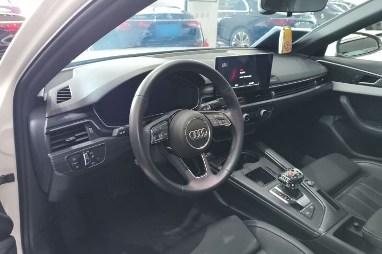 Used Audi A4L 2022 40 TFSI Fashion Dynamic Model Center Console