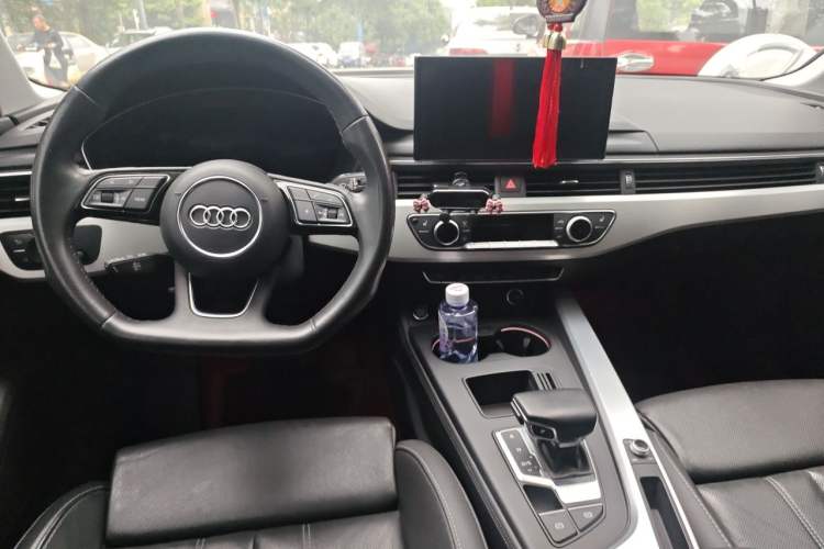 Used Audi A4L 2022 40 TFSI Luxury Dynamic Model Center Console