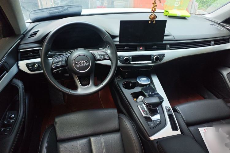 Used Audi A4L 2022 40 TFSI Luxury Dynamic Model Center Console