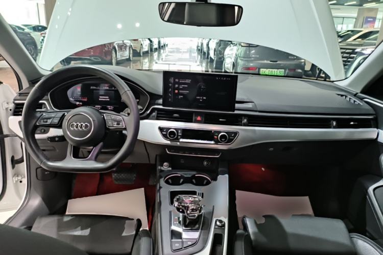 Used Audi A4L 2022 40 TFSI Luxury Dynamic Model Center Console