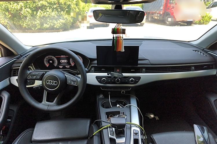 Used Audi A4L 2022 40 TFSI Fashion Dynamic Model Center Console