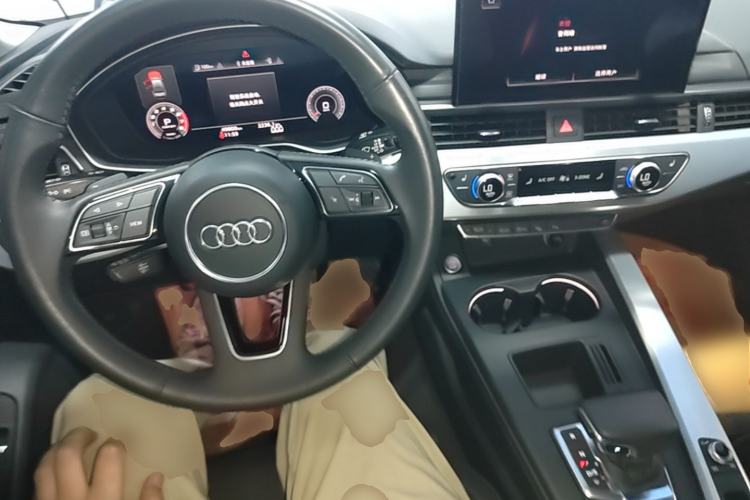 Used Audi A4L 2022 40 TFSI Luxury Dynamic Model Center Console