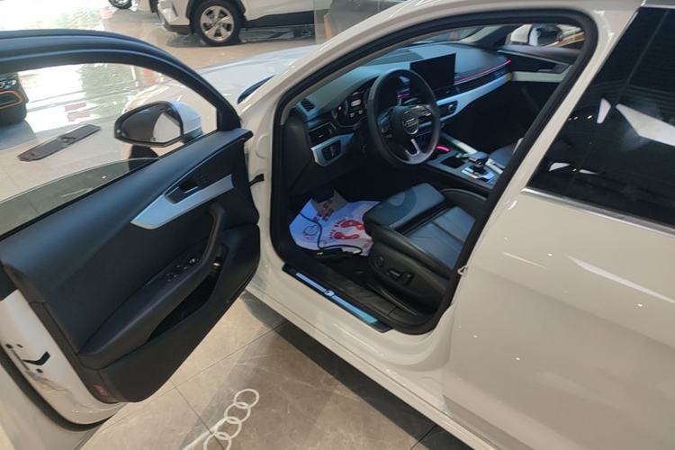 Used Audi A4L 2022 40 TFSI Fashion Dynamic Model Driver Seat
