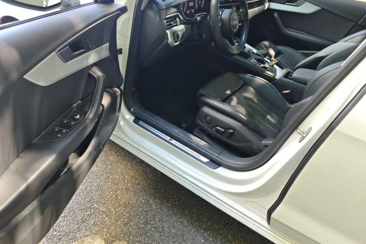 Used Audi A4L 2022 40 TFSI Luxury Dynamic Model Driver Seat