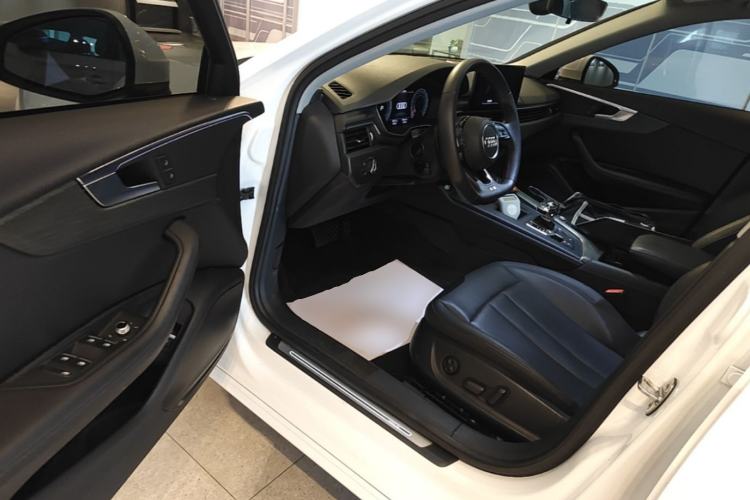 Used Audi A4L 2022 40 TFSI Stylish and Elegant Edition Driver Seat