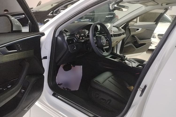 Used Audi A4L 2022 40 TFSI Stylish and Elegant Edition Driver Seat