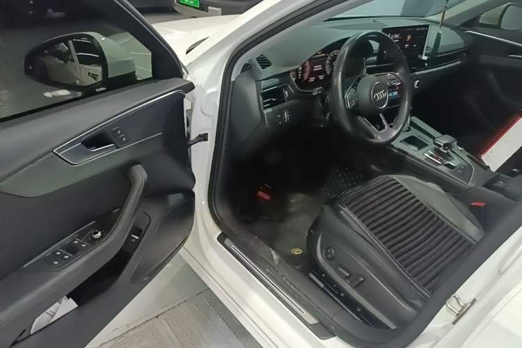 Used Audi A4L 2022 40 TFSI Stylish and Elegant Edition Driver Seat