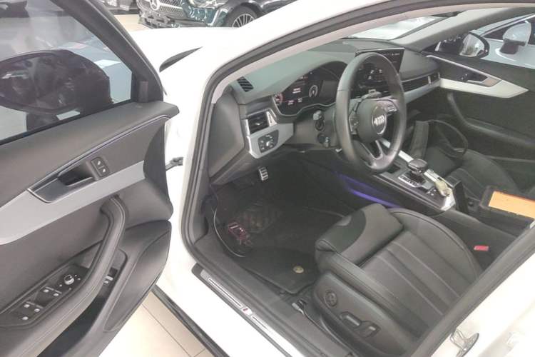 Used Audi A4L 2022 40 TFSI Luxury Dynamic Model Driver Seat