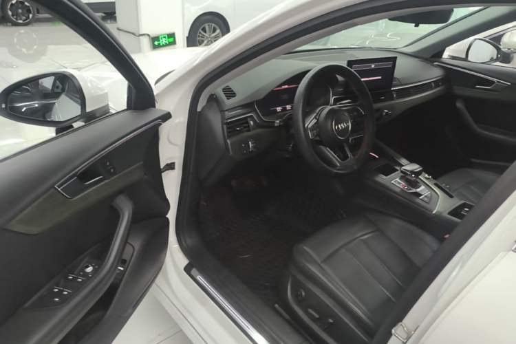 Used Audi A4L 2022 40 TFSI Stylish and Elegant Edition Driver Seat