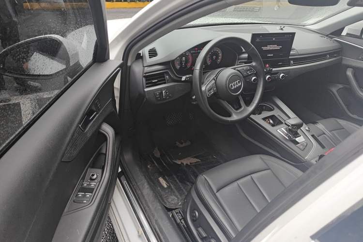 Used Audi A4L 2022 40 TFSI Stylish and Elegant Edition Driver Seat