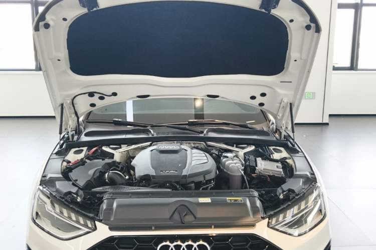 Used Audi A4L 2022 40 TFSI Luxury Dynamic Model Engine Bay