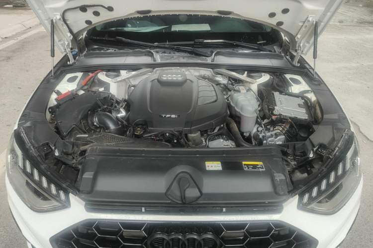 Used Audi A4L 2022 40 TFSI Luxury Dynamic Model Engine Bay
