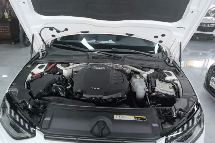 Used Audi A4L 2022 40 TFSI Fashion Dynamic Model Engine Bay