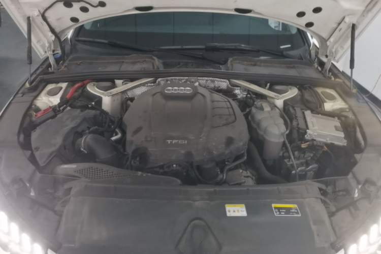 Used Audi A4L 2022 40 TFSI Fashion Dynamic Model Engine Bay