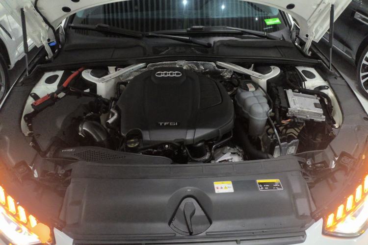 Used Audi A4L 2022 40 TFSI Luxury Dynamic Model Engine Bay