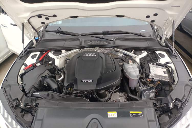 Used Audi A4L 2022 40 TFSI Fashion Dynamic Model Engine Bay