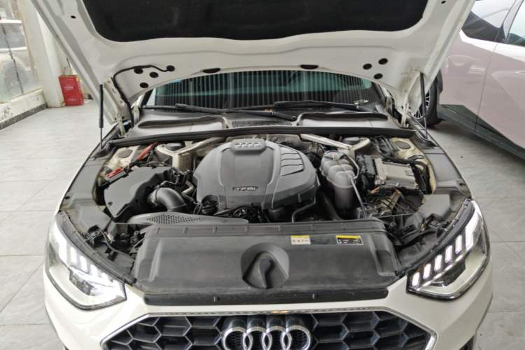 Used Audi A4L 2022 40 TFSI Fashion Dynamic Model Engine Bay