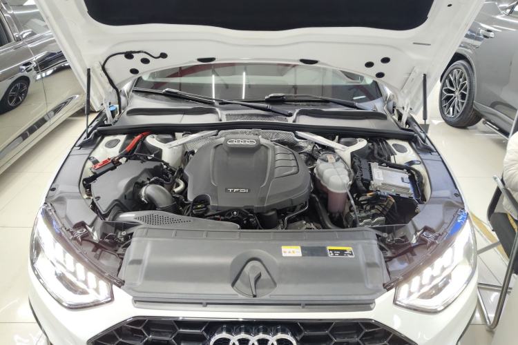 Used Audi A4L 2022 40 TFSI Luxury Dynamic Model Engine Bay