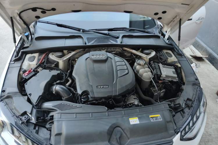 Used Audi A4L 2022 40 TFSI Fashion Dynamic Model Engine Bay