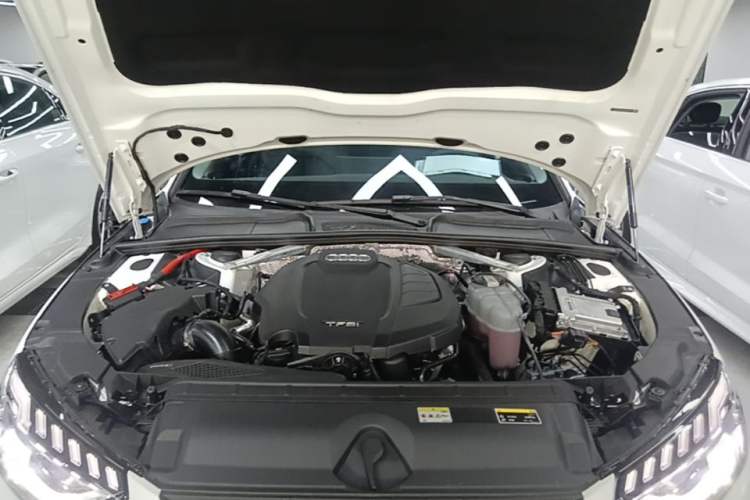 Used Audi A4L 2022 40 TFSI Fashion Dynamic Model Engine Bay
