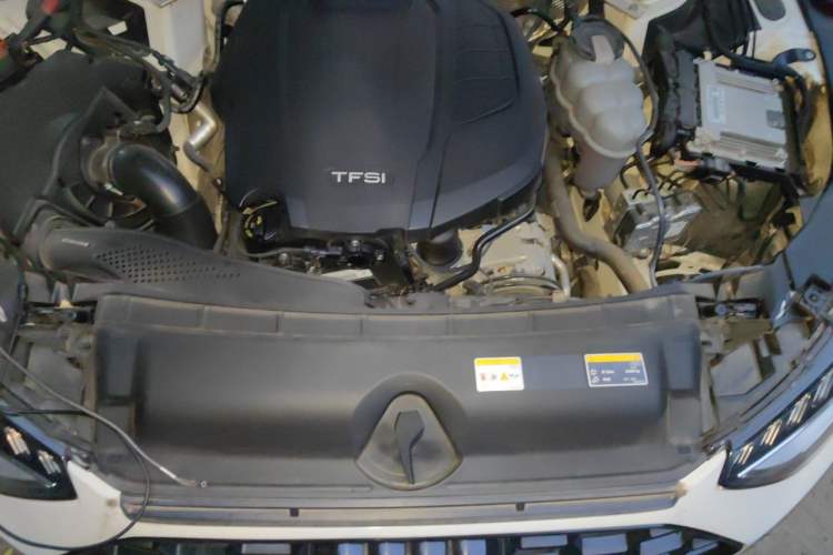 Used Audi A4L 2022 40 TFSI Luxury Dynamic Model Engine Bay