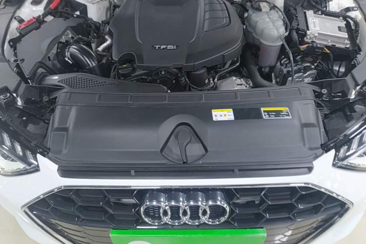 Used Audi A4L 2022 40 TFSI Fashion Dynamic Model Engine Bay