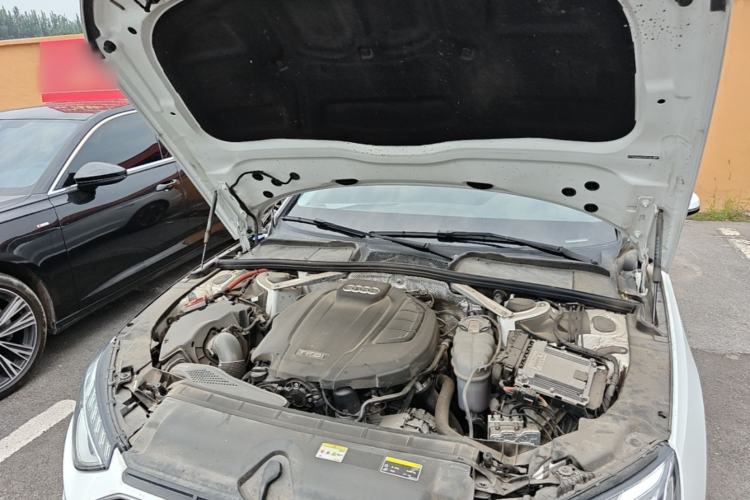 Used Audi A4L 2022 40 TFSI Fashion Dynamic Model Engine Bay