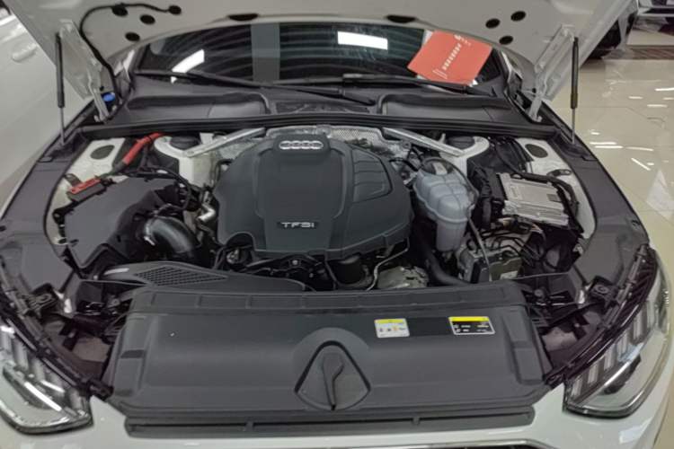 Used Audi A4L 2022 40 TFSI Fashion Dynamic Model Engine Bay