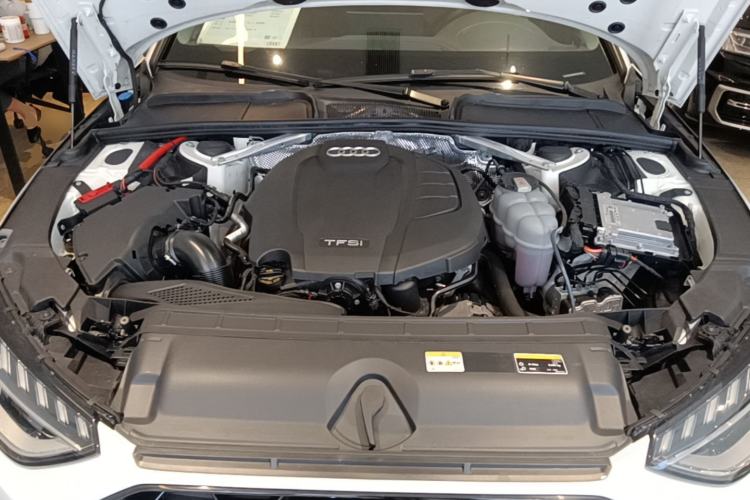 Used Audi A4L 2022 40 TFSI Luxury Dynamic Model Engine Bay