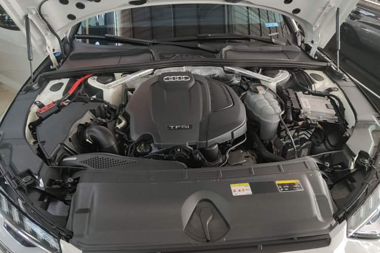 Used Audi A4L 2022 40 TFSI Fashion Dynamic Model Engine Bay