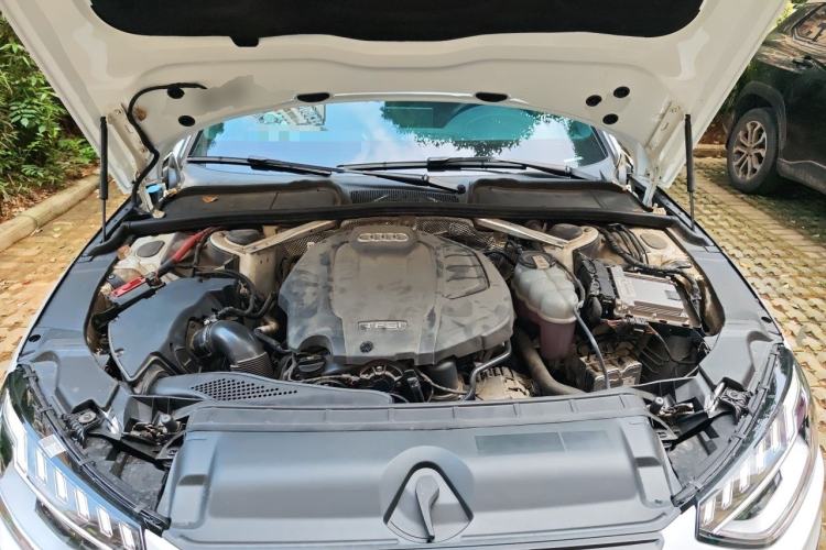 Used Audi A4L 2022 40 TFSI Luxury Dynamic Model Engine Bay