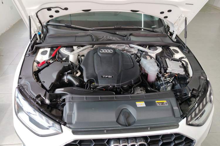 Used Audi A4L 2022 40 TFSI Fashion Dynamic Model Engine Bay