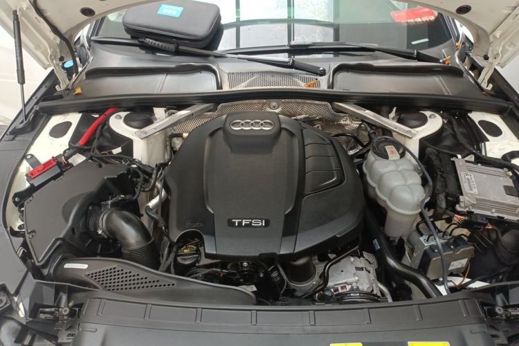 Used Audi A4L 2022 40 TFSI Fashion Dynamic Model Engine Bay
