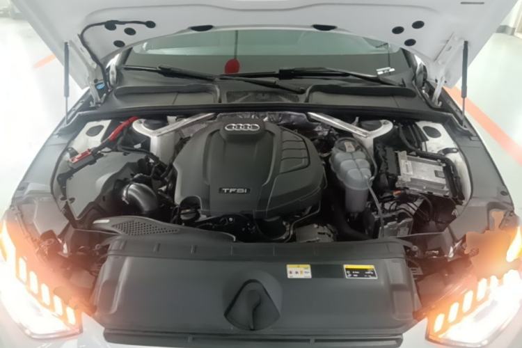 Used Audi A4L 2022 40 TFSI Fashion Dynamic Model Engine Bay