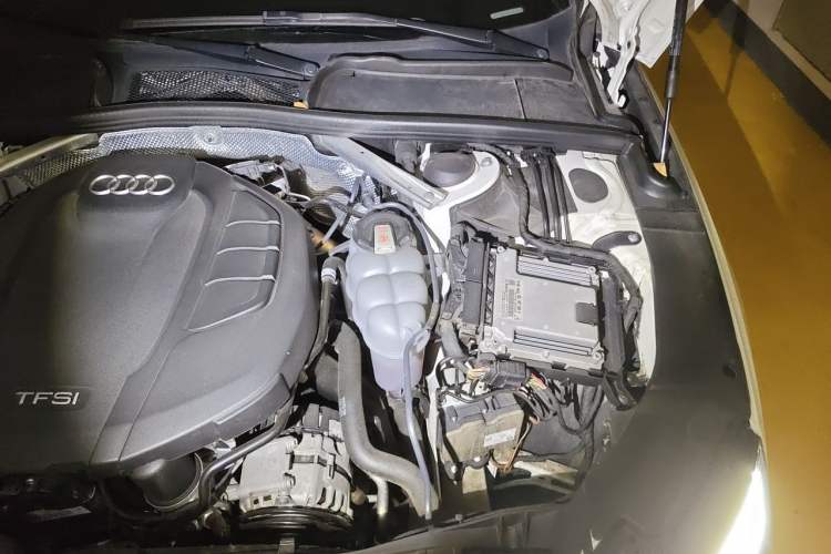 Used Audi A4L 2022 40 TFSI Luxury Dynamic Model Engine Bay Left