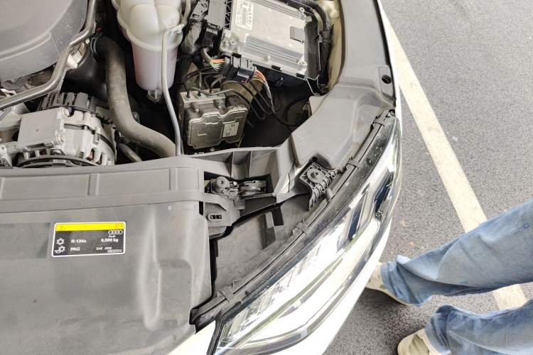 Used Audi A4L 2022 40 TFSI Luxury Dynamic Model Engine Bay Left