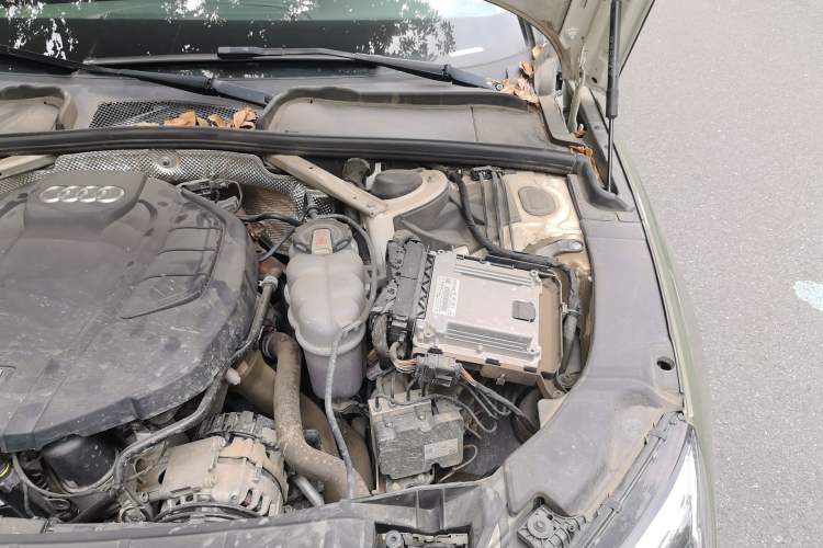 Used Audi A4L 2022 40 TFSI Luxury Dynamic Model Engine Bay Left