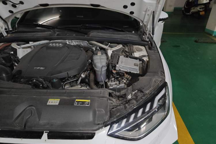 Used Audi A4L 2022 40 TFSI Stylish and Elegant Edition Engine Bay Left