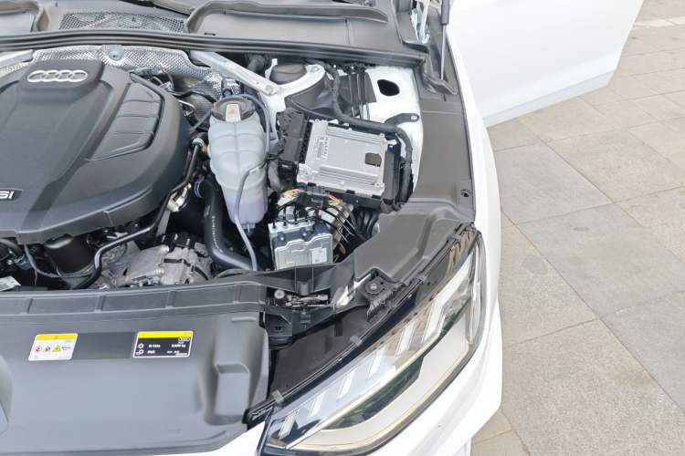 Used Audi A4L 2022 40 TFSI Luxury Dynamic Model Engine Bay Left