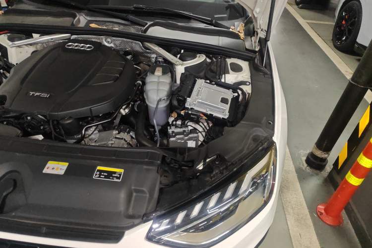Used Audi A4L 2022 40 TFSI Luxury Dynamic Model Engine Bay Left