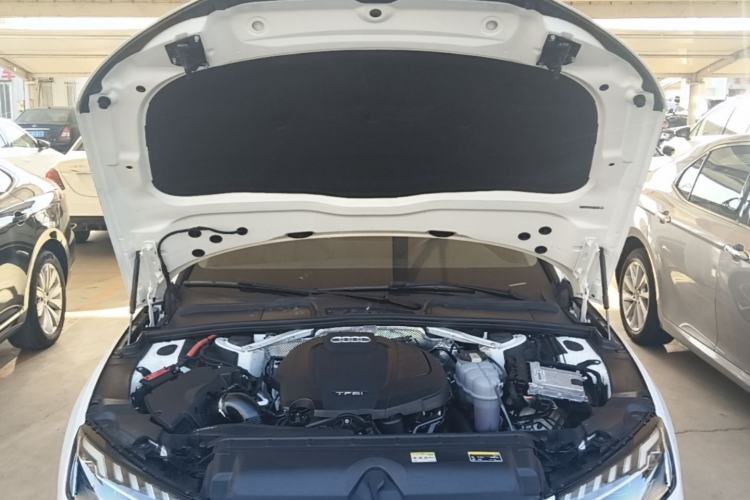 Used Audi A4L 2022 40 TFSI Fashion Dynamic Model Engine Bay