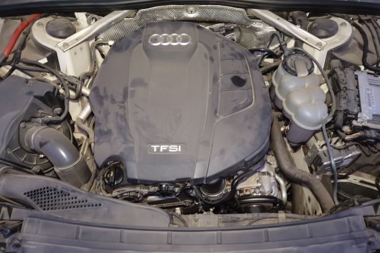 Used Audi A4L 2022 40 TFSI Luxury Dynamic Model Engine Bay