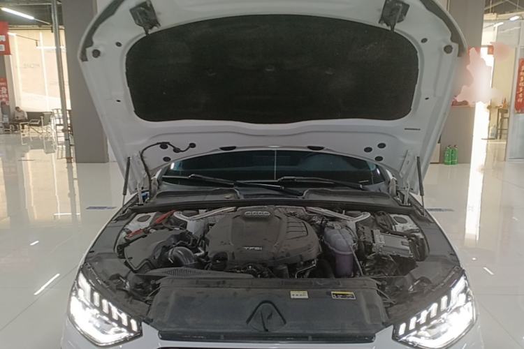 Used Audi A4L 2022 40 TFSI Luxury Dynamic Model Engine Bay