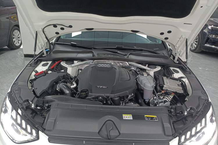 Used Audi A4L 2022 40 TFSI Fashion Dynamic Model Engine Bay